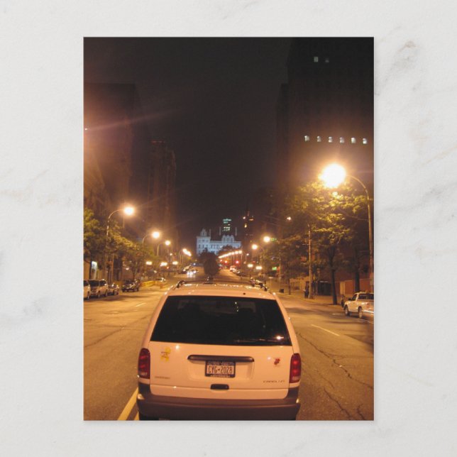 Cartão Postal albânia à noite: monte de rua do estado (Frente)