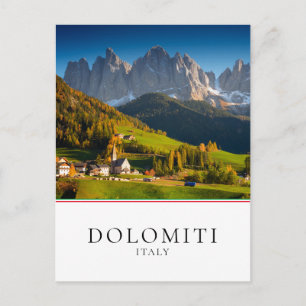 Cartão Postal Aldeia da montanha Dolomites no outono