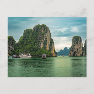 Cartão Postal Aldeia de Pescadores na Baía de Ha Long, Vietnã - 