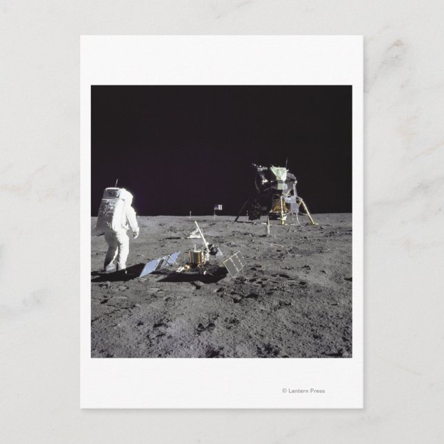 Cartão Postal Aldrin olha para trás na base de tranquilidade (Frente)