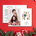 Cartão Postal Alegria Festiva, Amor, Paz, Foto Familiar Natal<br><div class="desc">Espalhe alegria de férias com este cartão-postal com a festiva arte tipográfica escrita com letra de mão que diz "Joy Love Peace". Personalize carregando sua foto vertical. O backside apresenta as saudações, o nome e a nota personalizados (ou apagar para deixar espaço para uma nota manuscrita). Adicione seu endereço de...</div>