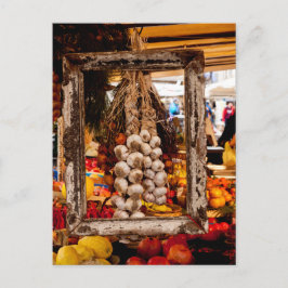 Cartão Postal Alho enquadrado em um mercado
