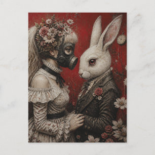 Cartão Postal Alice de Máscara de Gás com Fantasia Sombria do Co