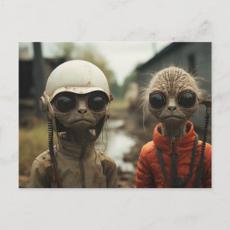 Cartão Postal Aliens Próxima Porta: Gatos Estranhos