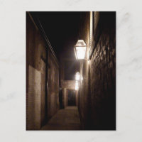 Ally em Natchitoches, Louisiana com lâmpadas a gás