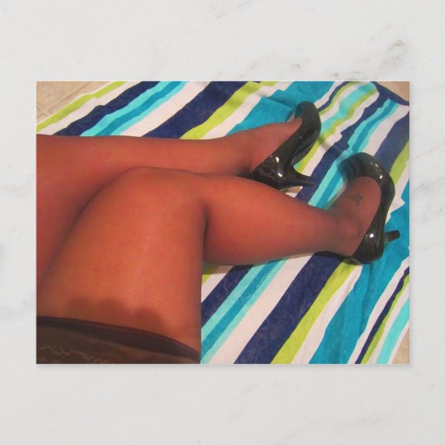 Cartão Postal Altas da coxa de Nylon em Calçados de Bombas Brilh (Frente)