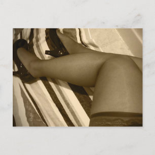 Cartão Postal Altas da coxa de Nylon em Calçados de Bombas Brilh