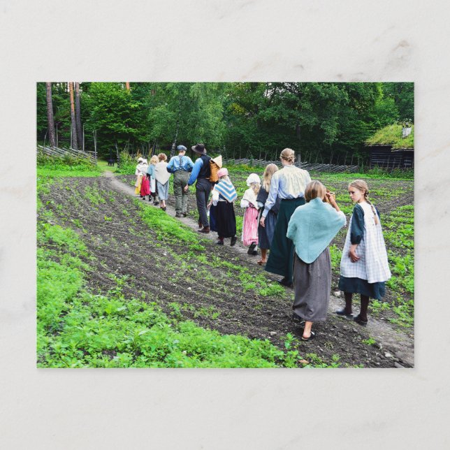 Cartão Postal Alunos noruegueses no museu popular norueguês (Frente)