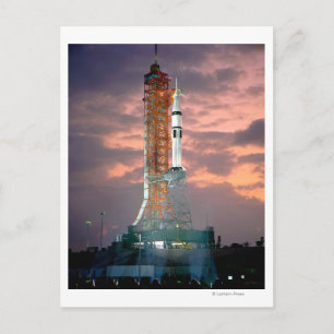 Cartão Postal Amanhecer atrás do ASTP Saturn IB CDDT