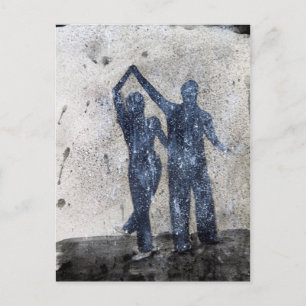 Cartão Postal Amantes dançando na chuva