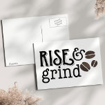 Cartão Postal Amantes de café com sopro e moagem<br><div class="desc">Perfeito para qualquer amante do café,  nosso cartão-postal com a letra "Rise and Grind" em letras escuras,  com três ilustrações do café em um efeito de aquarela espresso marrom.</div>