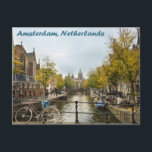 Cartão Postal Amsterdã Canals no Pós-cartão do outono<br><div class="desc">Tive um dia para passar em Amsterdã,  na Holanda,  então decidi andar por aí observando os barcos nas águas do canal. Foi uma tarde bastante bonito e frio no outono.</div>