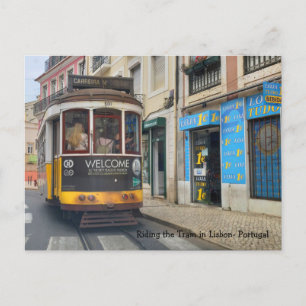 Cartão Postal Andando na elétrico em Lisboa Portugal