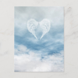 Cartão Postal Angel Wings no céu azul nublado