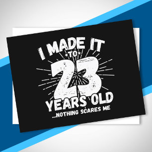Cartão Postal Aniversário de 23 Anos - Meme Engraçado de Anivers