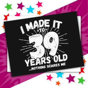 Cartão Postal Aniversário de 39 Anos Engraçado com Sarcasmo Meme