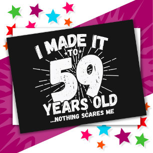 Cartão Postal Aniversário de 59 Anos Sarcástico Meme Engraçado