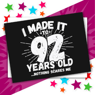 Cartão Postal Aniversário de 92 Anos Sarcástico Meme Engraçado