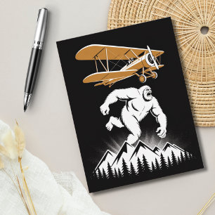 Cartão Postal Aniversário Divertido Pé Grande Avião Antigo Perso