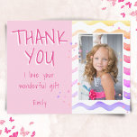 Cartão Postal Aniversário Obrigado Crianças Foto Postcard Pink G<br><div class="desc">Obrigado de aniversário personalizável que você faz cartão postal para meninas com foto e texto Eu amo seu maravilhoso presente. Cartões de agradecimentos de aniversário rosa bonito para seus amigos e família. Carregue sua foto e personalize o cartão-postal com seu nome e texto. O cartão postal tem estrelas e ondas...</div>