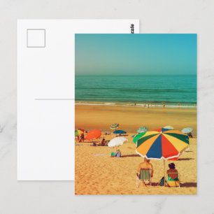 Cartão Postal Antigo casal debaixo do guarda-chuva da praia, na