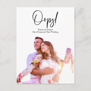 Cartão Postal Anúncio adiado de casamento de Oops Modernos Simpl