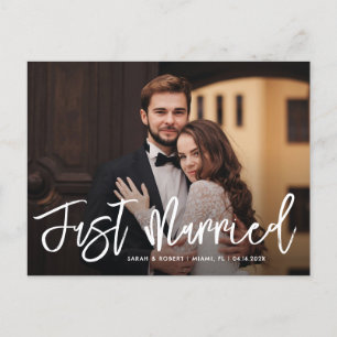 Cartão Postal anúncio de casamento recém-casados com letra branc