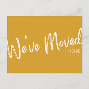 Cartão Postal Anúncio Divertido Amarelo Moderno Mudamos Novament