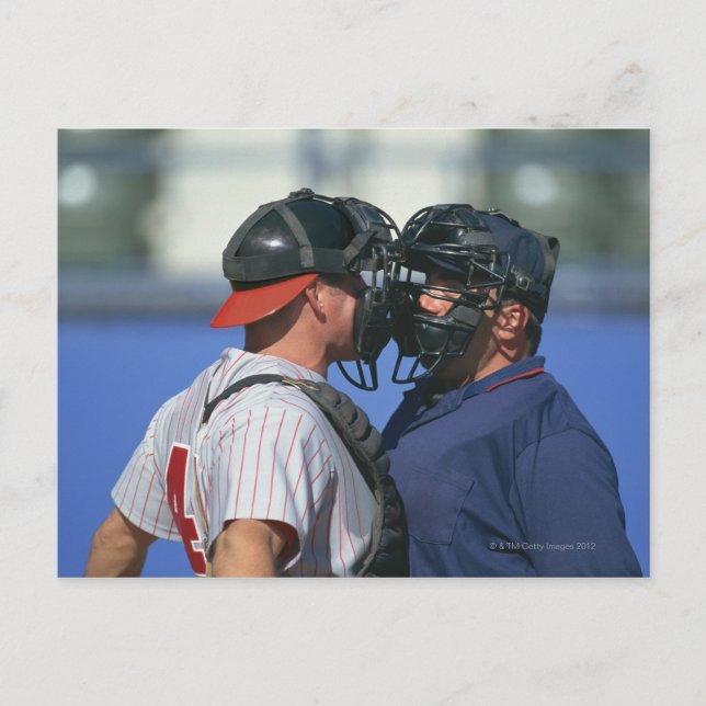 Cartão Postal Argumento de Baseball Catcher e Umpire (Frente)
