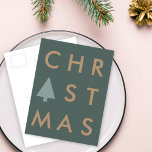 Cartão Postal Árvore de Natal | Dourado e Verde minimalista mode<br><div class="desc">Um simples cartão postal de "Natal", na moda, com um design de árvore de natal verde de sábio minimalista e um texto dourado na tipografia moderna, num estilo de design "escandinavo", ao estilo "scandi", num fundo verde-florestal. O texto pode ser personalizado com suas próprias cartas para o presente perfeito de...</div>