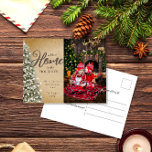 Cartão Postal Árvore de Natal sobre Pergaminho Nova Movimentação<br><div class="desc">Esta design de safra apresenta uma árvore de Natal de cor-de-água bonito e espaço para uma foto em um fundo de papel de pergaminho falso. Clique no botão personalizar para obter mais flexibilidade no ajuste de gráficos, fotos e/ou texto! Variações deste design, cores adicionais, além de coordenar produtos estão disponíveis...</div>