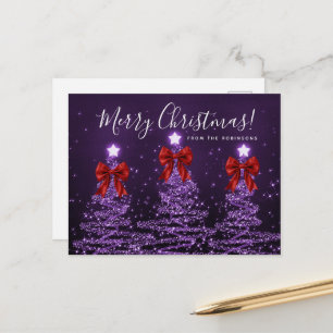 Cartão Postal Árvores de Natal Roxas Elegantes Fitas Vermelhas