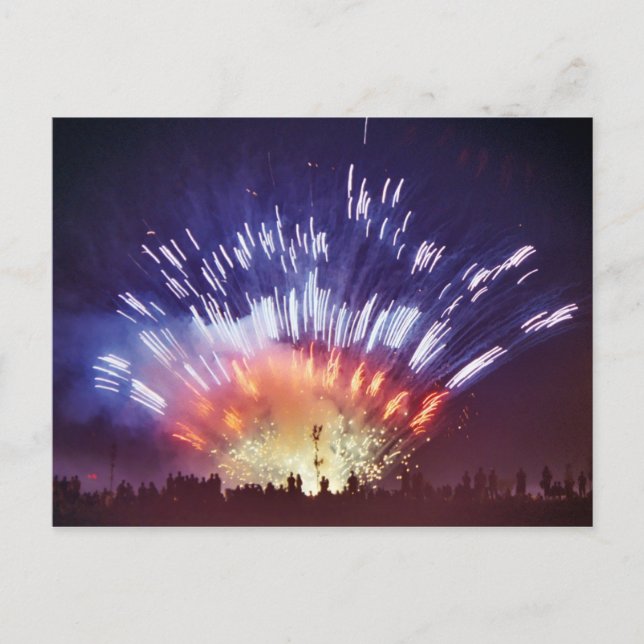 Cartão Postal Assistindo Fireworks (Frente)