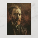 Cartão Postal Autorretrato com Pipe, Van Gogh Belas Artes<br><div class="desc">Autoretrato com Pipe, Vincent van Gogh. Óleo na canvas, 46 x 38 cm. Amsterdã, Museu Van Gogh. F 180, JH 1194 Vincent Willem van Gogh (30 de março de 1853 - 29 de julho de 1890) foi um artista Poste-impressionista neerlandês. Algumas de suas pinturas estão agora entre as obras de...</div>