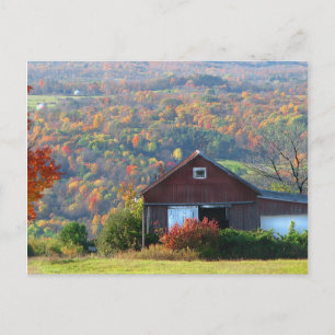 Cartão Postal Autumn Barn e Colinas
