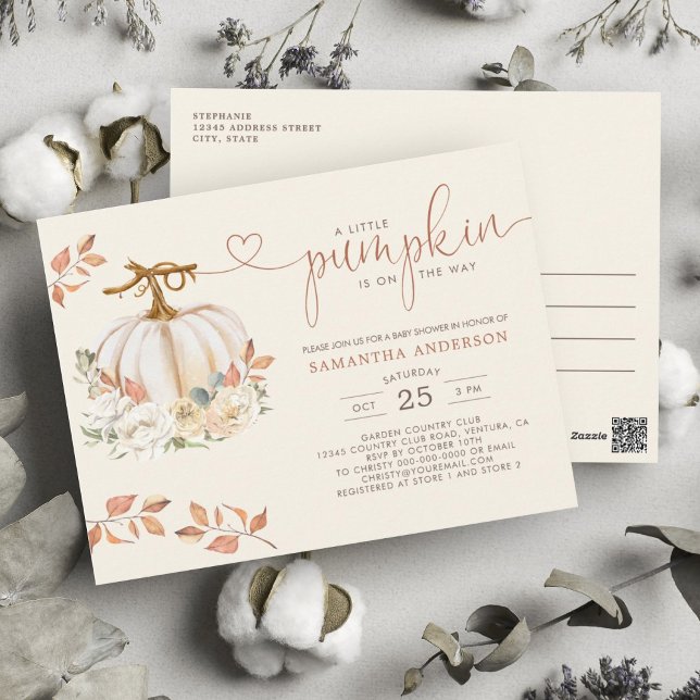 Cartão Postal Autumn Little Pumpkin Floral Chá de fraldas Invite (A Little Pumpkin is on the way postcard invitation is an easy way to invite guests to your shower.)