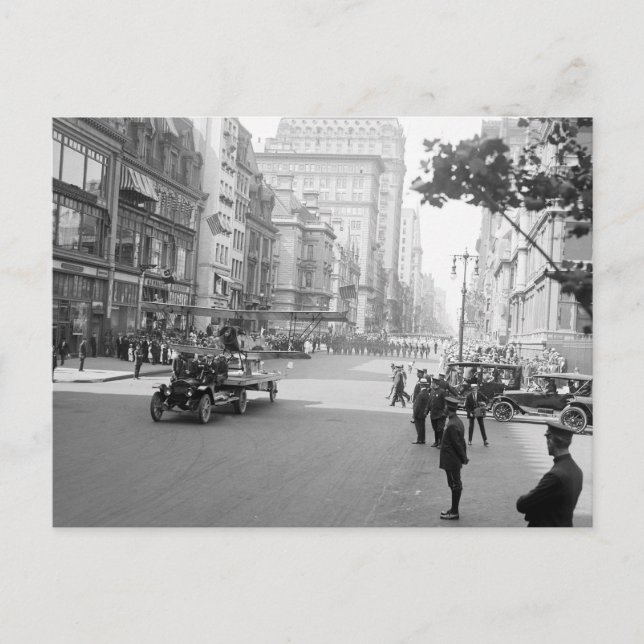 Cartão Postal Avião antigo no desfile, início dos anos 1900 (Frente)