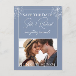 Cartão Postal Azul empoeirado com design floral branco