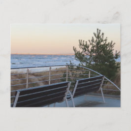 Cartão Postal banco na praia, europa do mar báltico