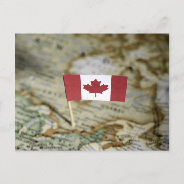 Cartão Postal Bandeira canadense no mapa (Frente)