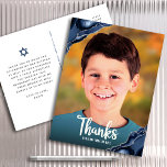 Cartão Postal Bar Mitzvah Foto Marinho Blue Agate Script Obrigad<br><div class="desc">Certifique-se de que seu Bar favorito Mitzvah mostre seu apreço a todos que apoiaram seu evento de marco! Envie este obrigado legal, único, moderno e personalizado que você faz. A tipografia de guião branca e rochas agatosas azuis marinhos acentuadas com veias falsas prateadas sobrepõem a foto de sua escolha. Uma...</div>