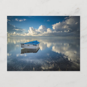 Cartão Postal Barco De Linha Na Água