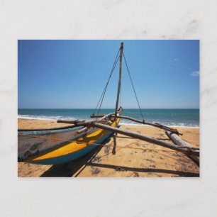 Cartão Postal Barco De Pesca Amarrado Na Praia