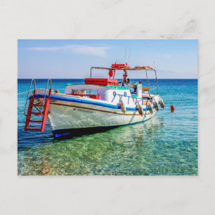 Cartão Postal Barco de pesca na praia do super paraíso.