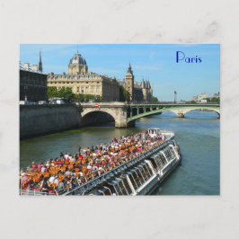 Cartão Postal Barco turístico no rio Sena em Paris
