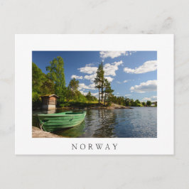 Cartão Postal Barco verde num fiorde na Noruega