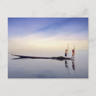 Cartão Postal Barcos de pesca da Ásia, Birmânia (Myanmar) reflet