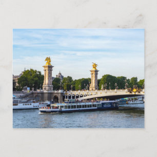 Cartão Postal Barcos turistas que passam por Pont Alexandre III