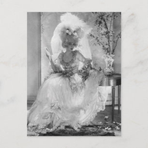 Cartão Postal Baronesa no Vestido de Casamento