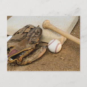 Cartão Postal Baseball, Mitt e Bat na Base